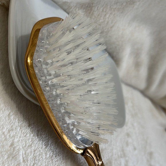 Vintage Brush with embroidery details! - Picture 4 of 12